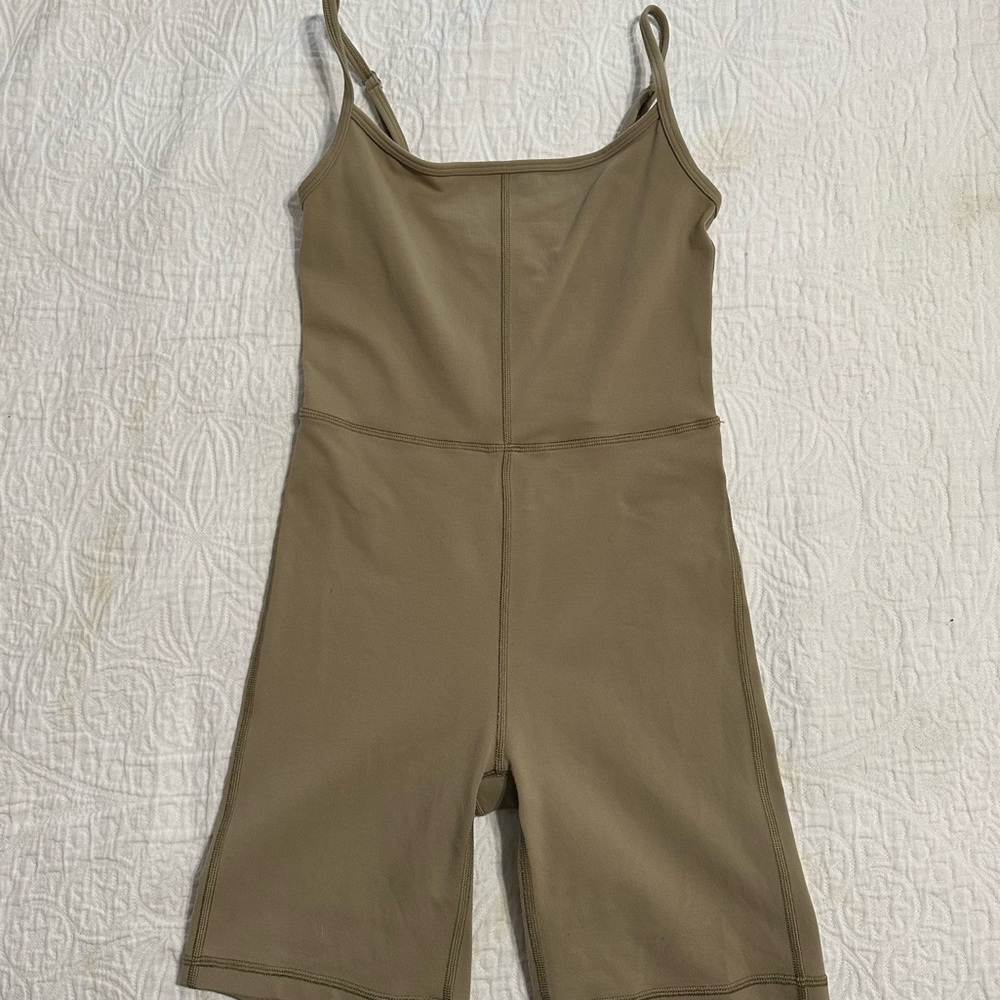 Aritzia Wilfred Free Divinty 7” Romper